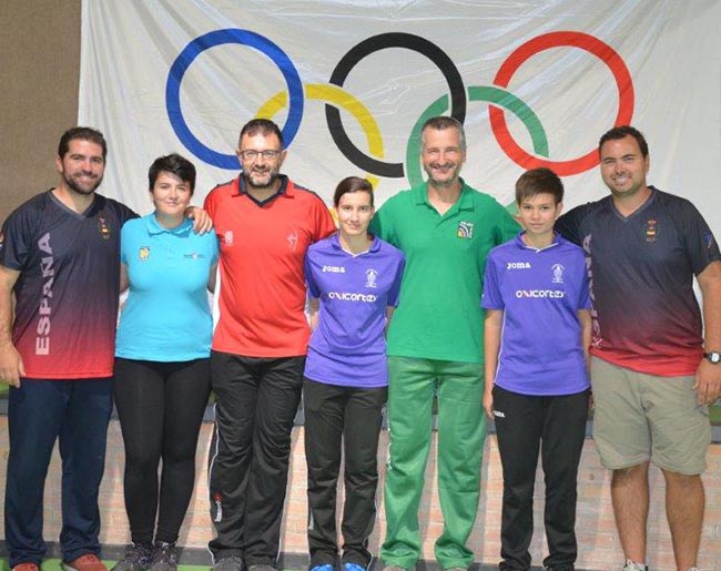 Jóvenes arqueros navarros  con la "flor y nata" del tiro con Arco Nacional